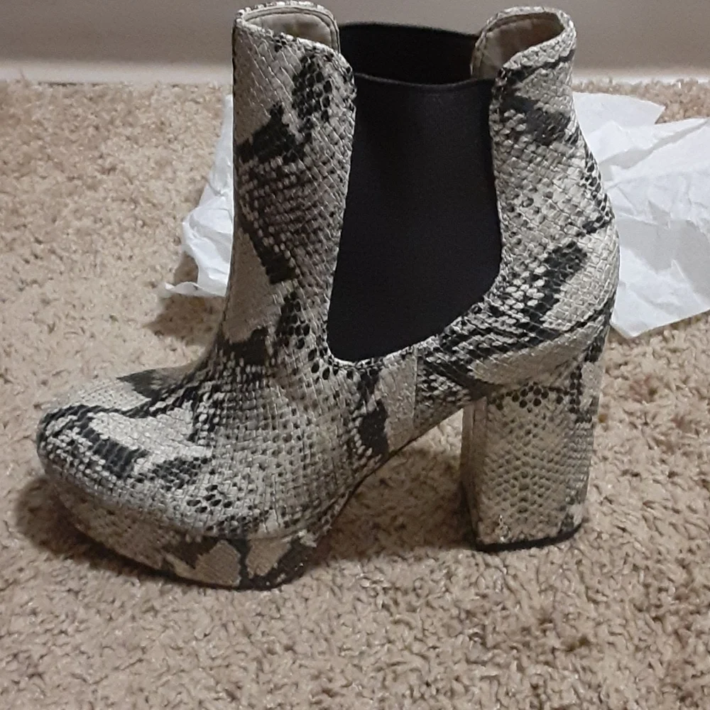 NIB Sam Edelman Abella platform boot
